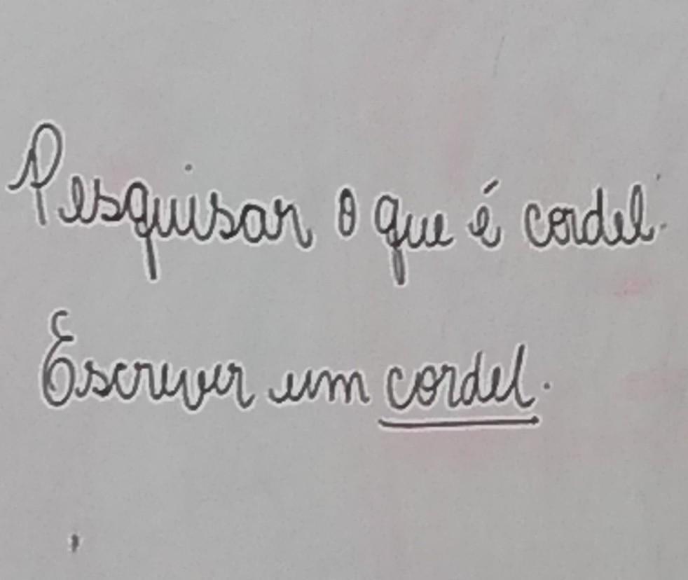 pesquisar o que é cordelescrever um cordel me ajudar ( eu não sei o que e cordel )............​