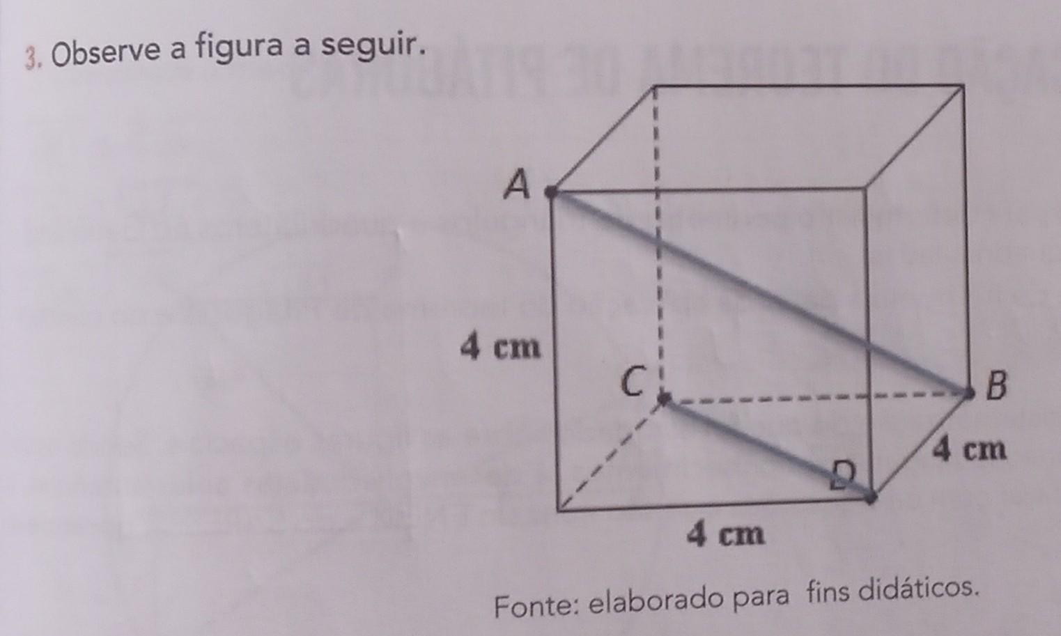 Calcule as diagonais AB e CD:​Para o cálculo da diagonal lateral, utiliza-se o Teorema de Pitágoras, onde AB será a hipotenusa e os cat